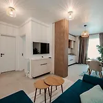Apartmanhotel In Alezzi Odyssey Pool & Năvodari