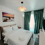 In Alezzi Odyssey Pool & Apartmanhotel Năvodari