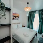 Apartmanhotel In Alezzi Odyssey Pool &