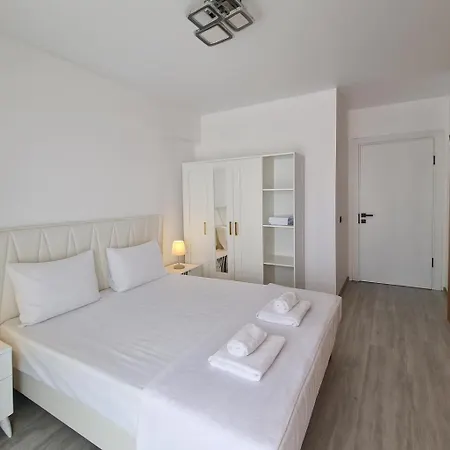 Alezzi Odyssey Pool & Appart hôtel 3*