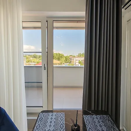Aparthotel In Alz Odyssey Pool &