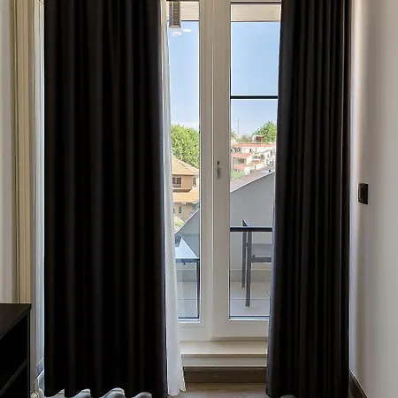 Aparthotel In Alz Odyssey Pool & Navodari