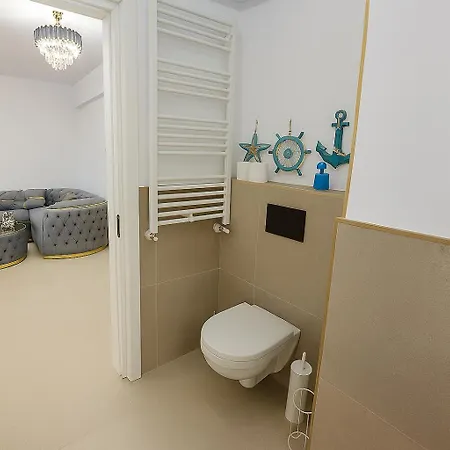 Alezzi Odyssey Pool & Appart hôtel 3*