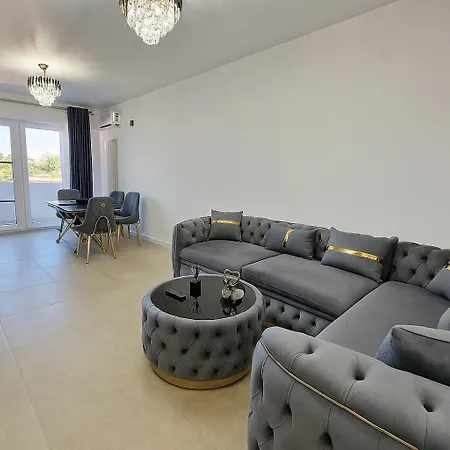 Aparthotel In Alz Odyssey Pool & Navodari