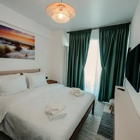 Aparthotel In Alz Odyssey Pool &