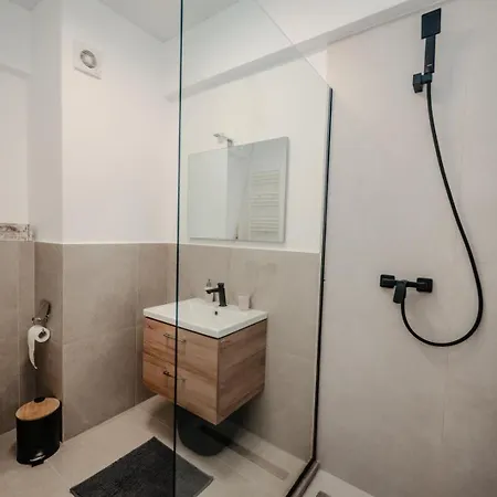 Aparthotel In Alz Odyssey Pool & Navodari