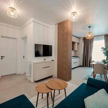Aparthotel In Alz Odyssey Pool & Navodari