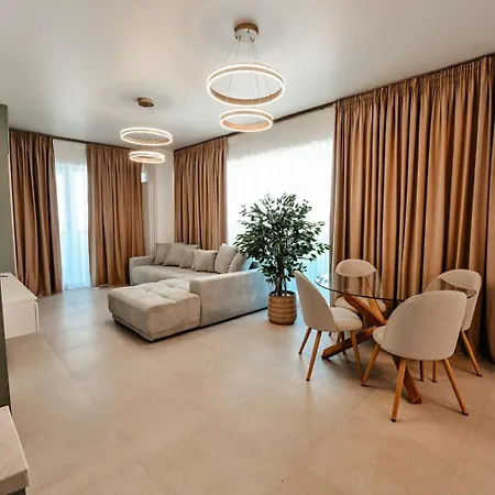 Aparthotel In Alz Odyssey Pool & Navodari