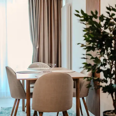 Aparthotel In Alz Odyssey Pool & Navodari